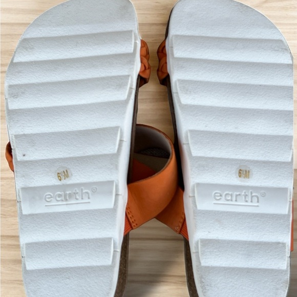 Earth Suede Sandals Size 6M - Picture 8 of 8